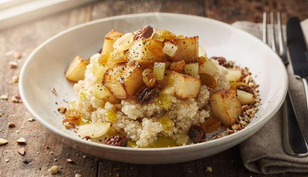 Quinoa au céleri rave et raisins secs : recette gourmande
