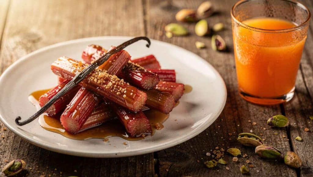 Recette de rhubarbe rôtie au four : simple et délicieuse