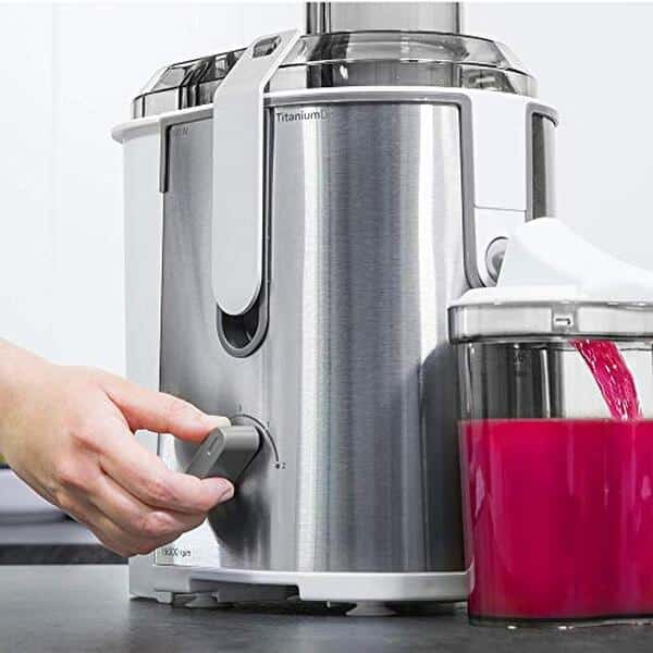 Notre test détaillé de la centrifugeuse Cecotec StrongTitanium 19000 XXL : découvrez ses performances, sa puissance et son efficacité pour vos jus frais maison. 