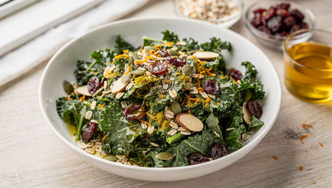 Salade de kale ร l'orange et flocons d'avoine : recette santรฉ et gourmande