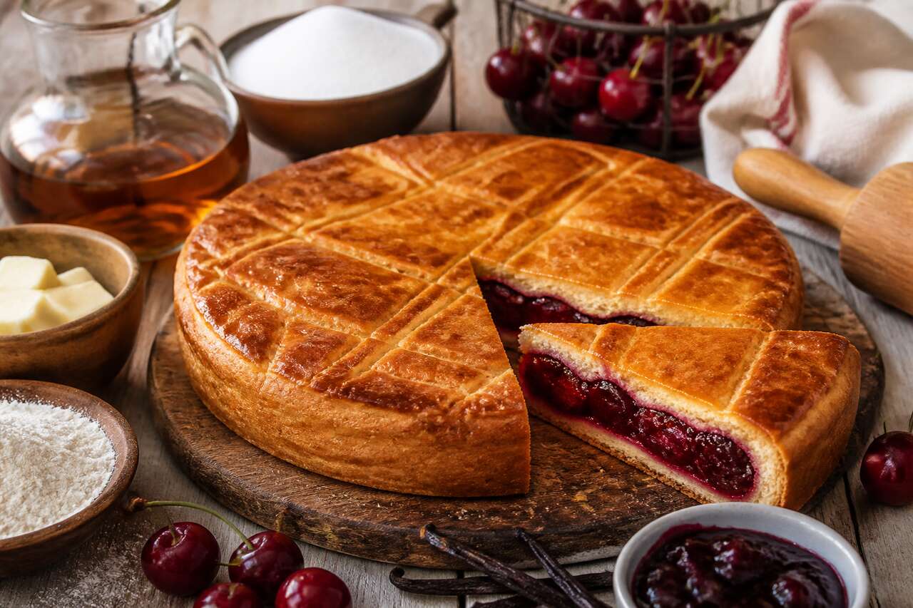 Recette de gâteau basque aux cerises fraîches