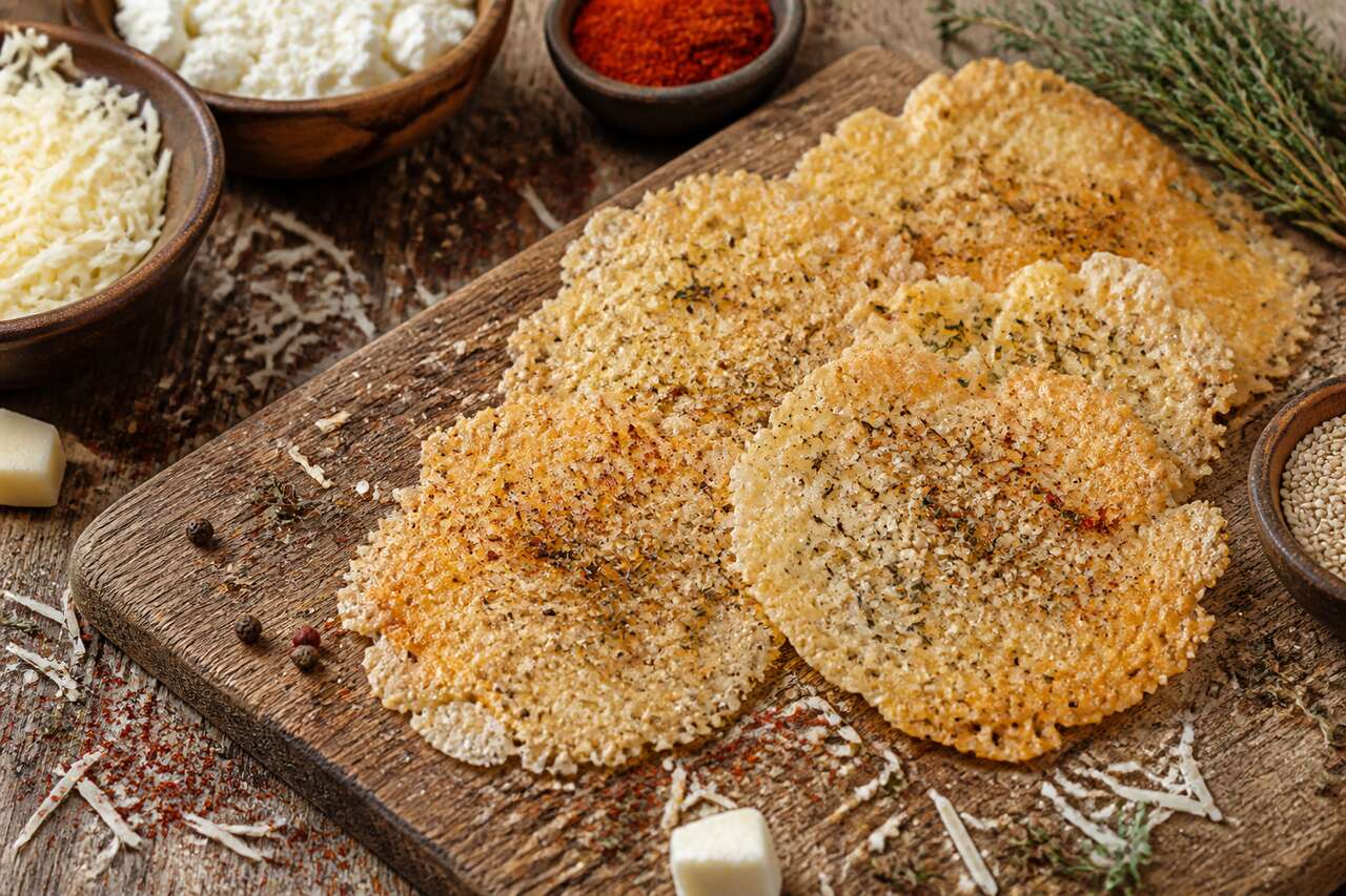 Tuiles de fromage chèvre et brebis : recette croquante