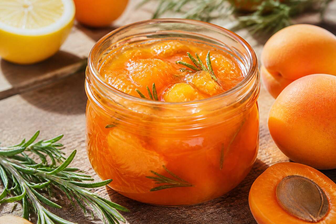 Confiture d'abricot au romarin : recette savoureuse et originale
